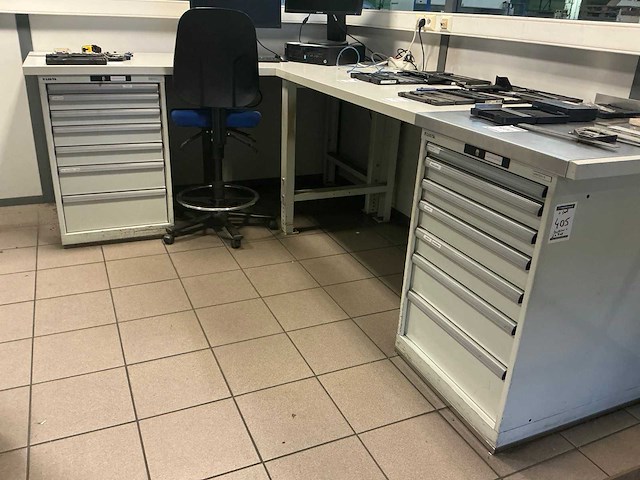 Lista hoekopgesteld bureau met 2 ladekasten - afbeelding 1 van  9