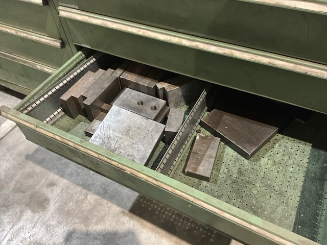 Lista industriële metalen werkbank - afbeelding 2 van  16