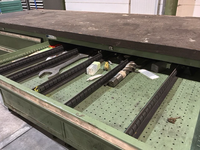 Lista industriële metalen werkbank - afbeelding 13 van  16