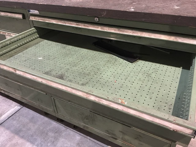 Lista industriële metalen werkbank - afbeelding 15 van  16