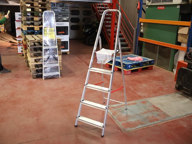 Litan aluminium trapladder - afbeelding 1 van  4