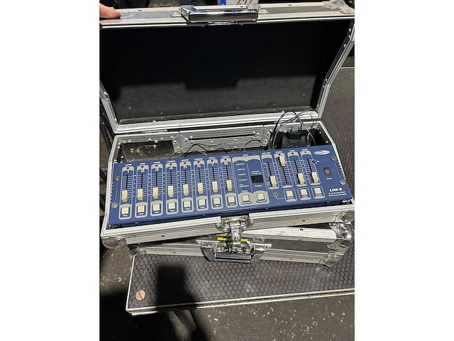 Lite 8 - light mixing console lite 8 - afbeelding 2 van  2