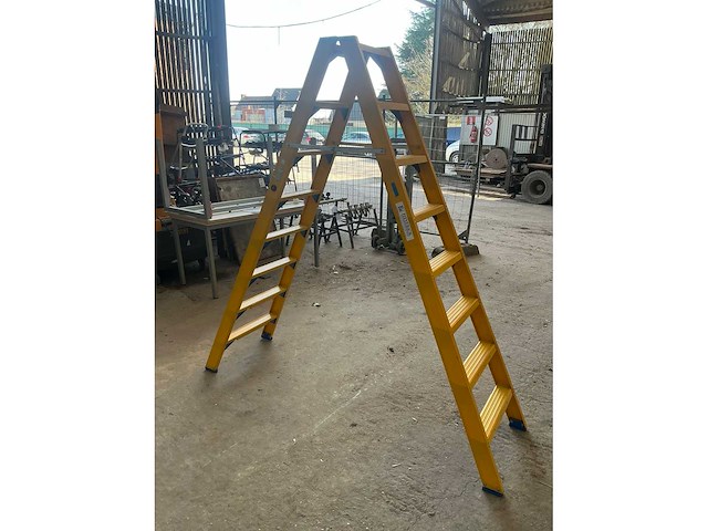 Lm dtrg 8 polyester trapladder - afbeelding 3 van  5