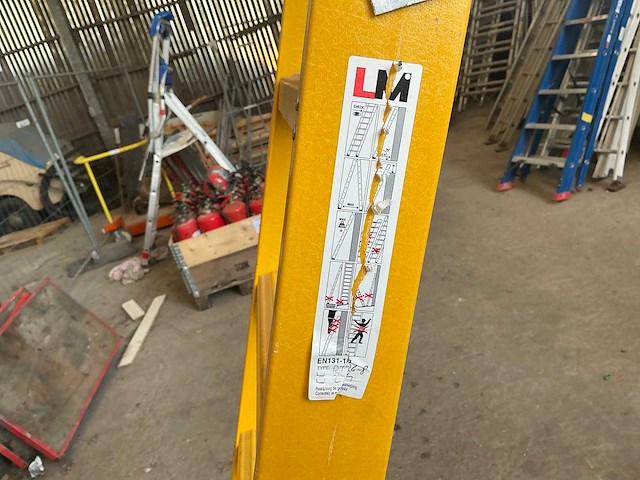 Lm dtrg 8 polyester trapladder - afbeelding 5 van  5