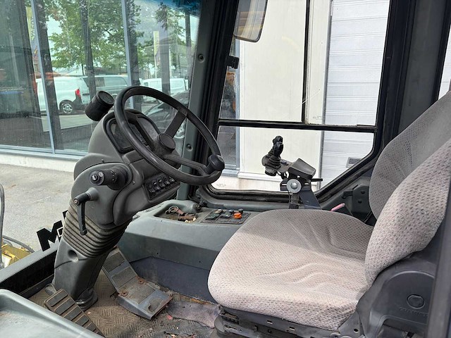 Lm trac - 2011 - 286 2wd - straatveegmachine - afbeelding 15 van  16