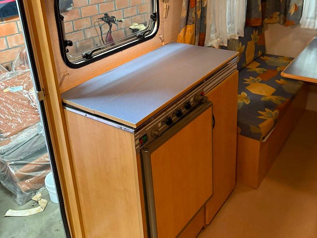 Lmc caravelair 530k1 - camper - afbeelding 16 van  23