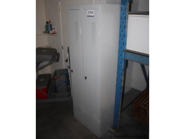 Locker cabinet, met 2 deuren - afbeelding 1 van  1