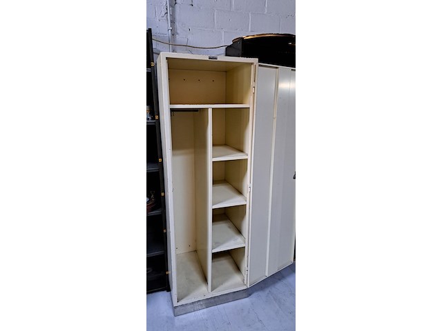 Locker - afbeelding 2 van  3