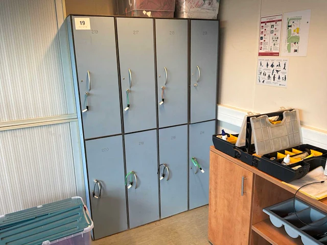 Lockerkast (trespa) - afbeelding 1 van  6