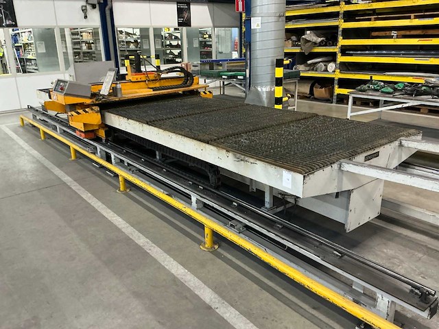 Lockformer vulcan 2900 plasmasnijmachine - afbeelding 18 van  19