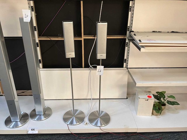 Loewe speaker op staander (2x) - afbeelding 1 van  4