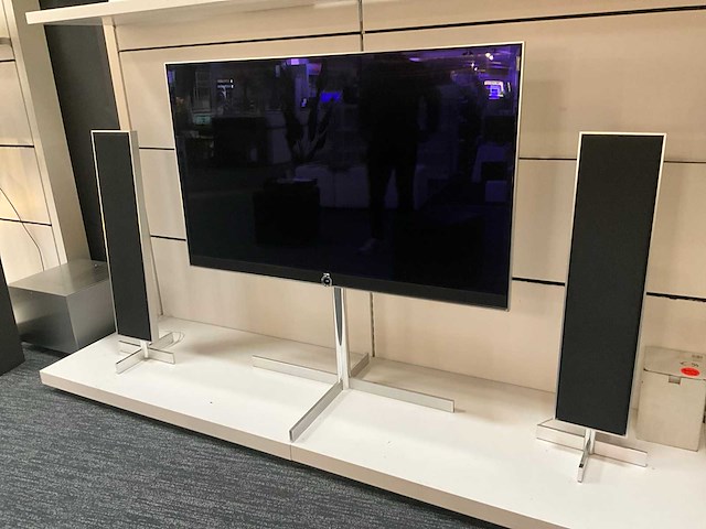 Loewe televisie , speakers en subwoofer - afbeelding 2 van  7