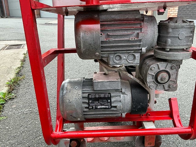 Lomar 2014 automatische chapemachine - afbeelding 7 van  7
