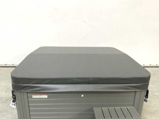 London with nordic insulation - jacuzzi 5 personen 230v - afbeelding 12 van  19