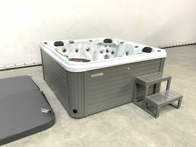 London with nordic insulation - jacuzzi 5 personen 230v - afbeelding 1 van  19