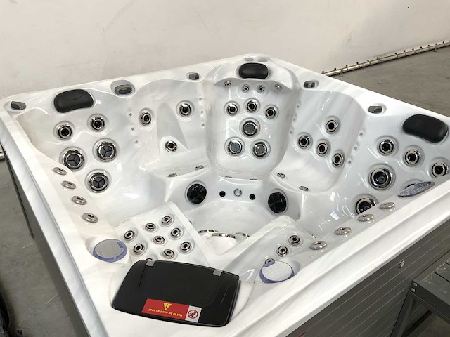 London with nordic insulation - jacuzzi 5 personen 230v - afbeelding 2 van  18