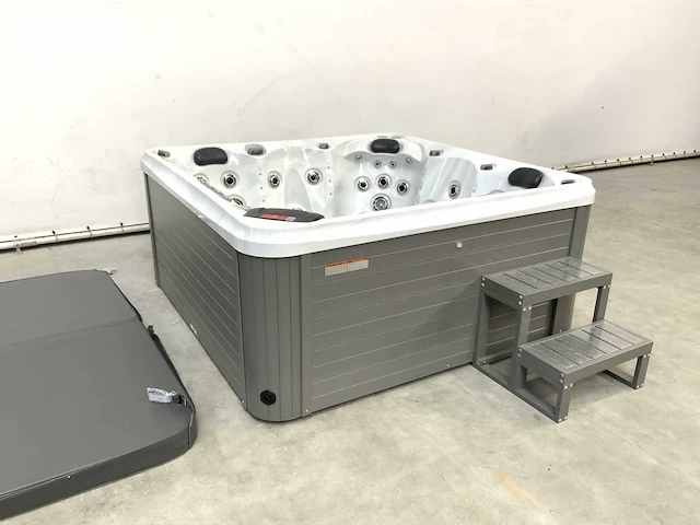 London with nordic insulation - jacuzzi 5 personen 230v - afbeelding 1 van  19