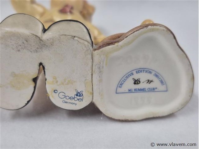 Looking around - afbeelding 3 van  3