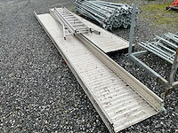 Looppad 1x 6000mm 1x 5000mm + drievoudige ladder - afbeelding 2 van  7