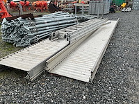 Looppad 1x 6000mm 1x 5000mm + drievoudige ladder - afbeelding 5 van  7