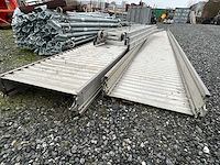 Looppad 1x 6000mm 1x 5000mm + drievoudige ladder - afbeelding 7 van  7