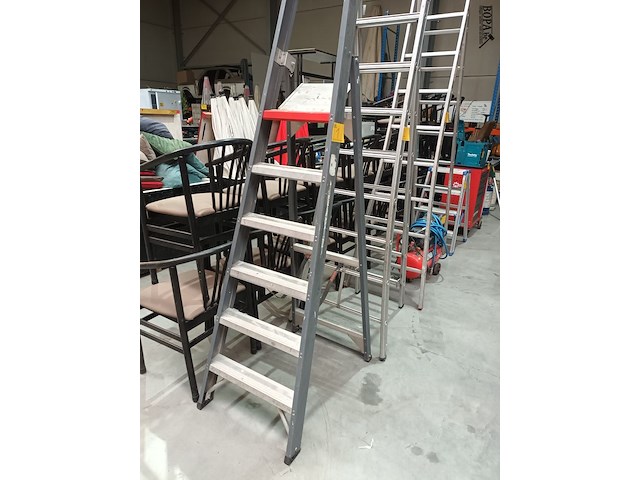 Lot 1 - aluminium trapladder altrex - afbeelding 2 van  3