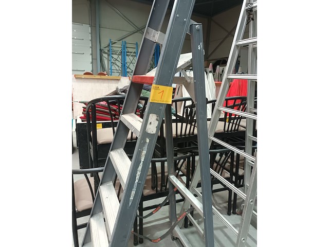 Lot 1 - aluminium trapladder altrex - afbeelding 3 van  3