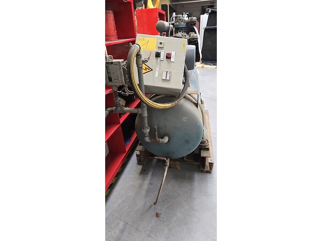 Lot 1 - compressor 3 cylinder met schakelkast - afbeelding 3 van  5