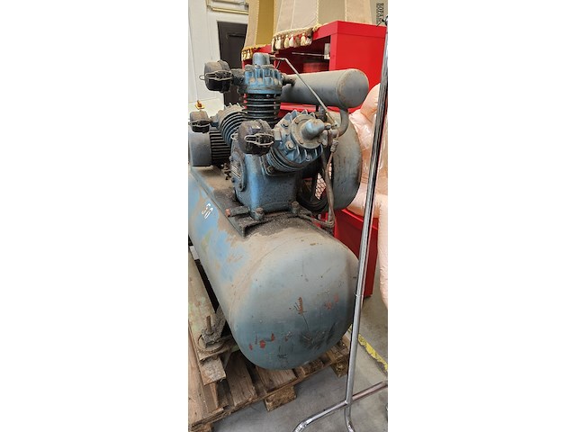 Lot 1 - compressor 3 cylinder met schakelkast - afbeelding 5 van  5
