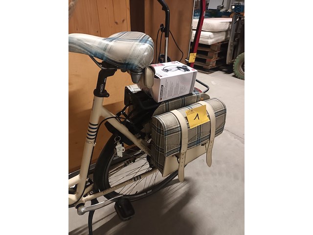 Lot 1 - damesfiets venturelli en fietspomp - afbeelding 3 van  6