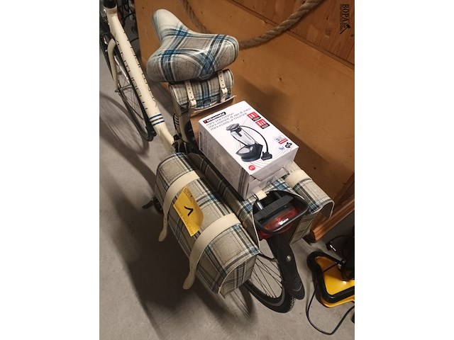 Lot 1 - damesfiets venturelli en fietspomp - afbeelding 5 van  6