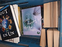 Lot 1 - franstalige boeken. 3 bakken - afbeelding 2 van  5