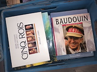 Lot 1 - franstalige boeken. 3 bakken - afbeelding 5 van  5