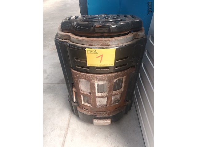 Lot 1 - gietijzeren kolenkachel - afbeelding 1 van  4