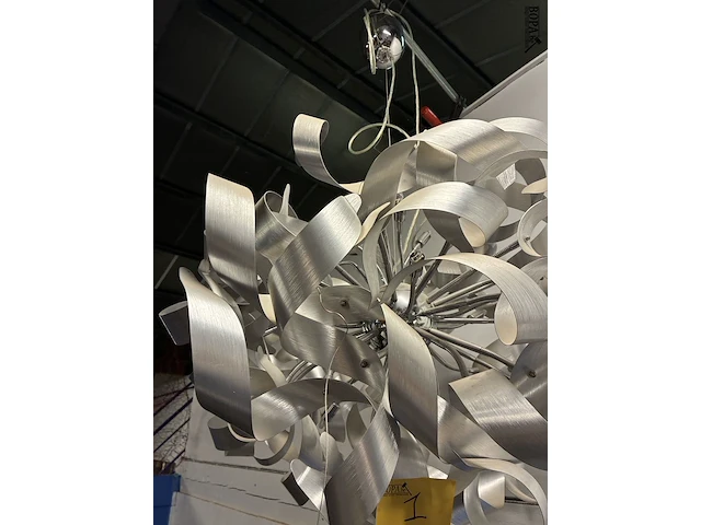 Lot 1 - grote aluminium hanglamp - afbeelding 2 van  4