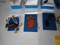 Lot 1 - halsketting avon. 7 stuks - afbeelding 2 van  6