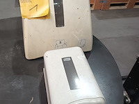 Lot 1 - handdoekpapier dispenser tork. 2 stuks