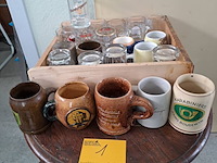 Lot 1 - lot stenen en glazen bierpotten - ca. 25