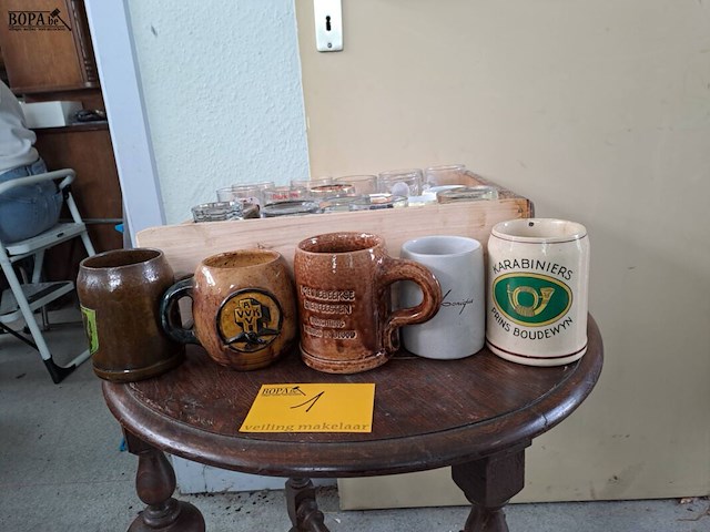 Lot 1 - lot stenen en glazen bierpotten - ca. 25 - afbeelding 2 van  2