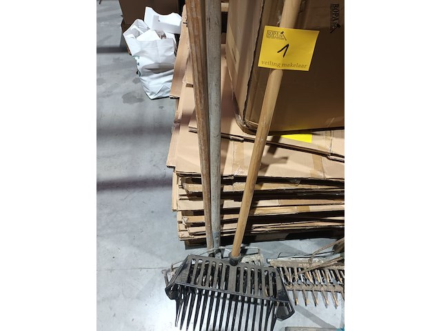 Lot 1 - mestvork en harken. 4 stuks - afbeelding 1 van  4