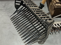 Lot 1 - mestvork en harken. 4 stuks - afbeelding 3 van  4