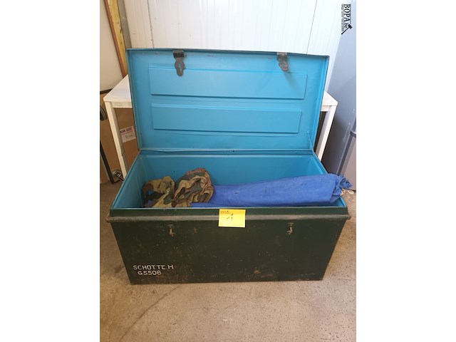 Lot 1 - metalen koffer met inhoud - afbeelding 1 van  3