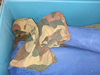 Lot 1 - metalen koffer met inhoud - afbeelding 2 van  3