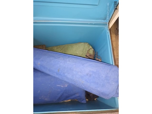 Lot 1 - metalen koffer met inhoud - afbeelding 3 van  3