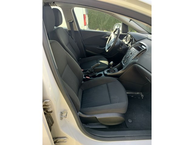 Lot 1 - opel astra (2014-chass.w0lpc6ew1eg010023) - afbeelding 32 van  33