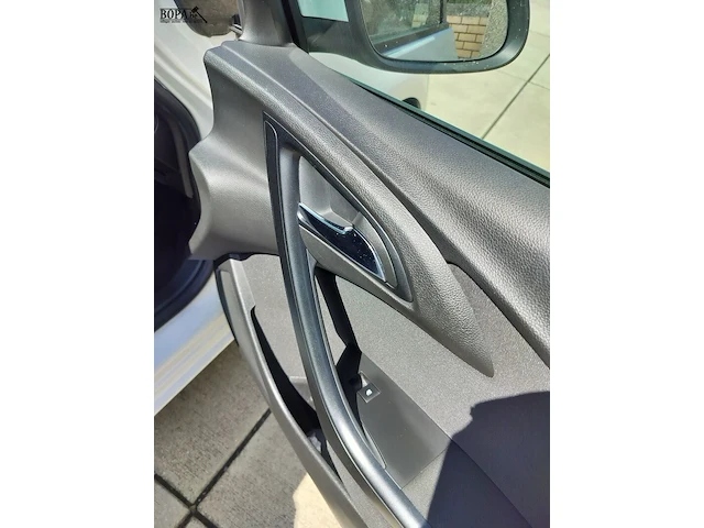 Lot 1 - opel astra (2014-chass.w0lpc6ew7eg009894) - afbeelding 2 van  30