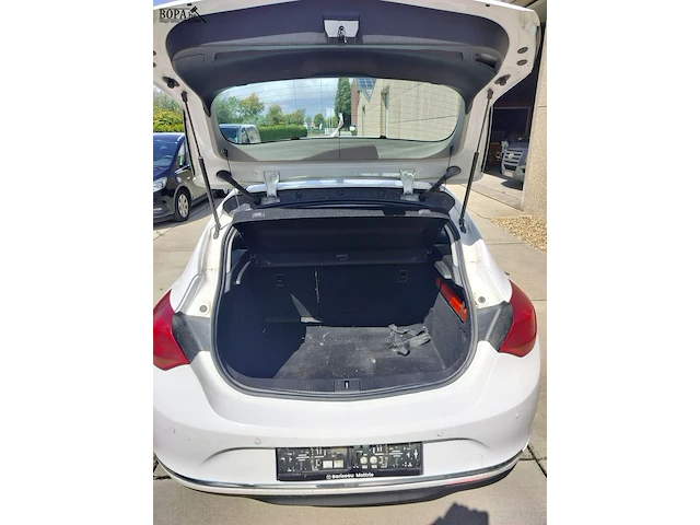 Lot 1 - opel astra (2014-chass.w0lpc6ew7eg009894) - afbeelding 26 van  30