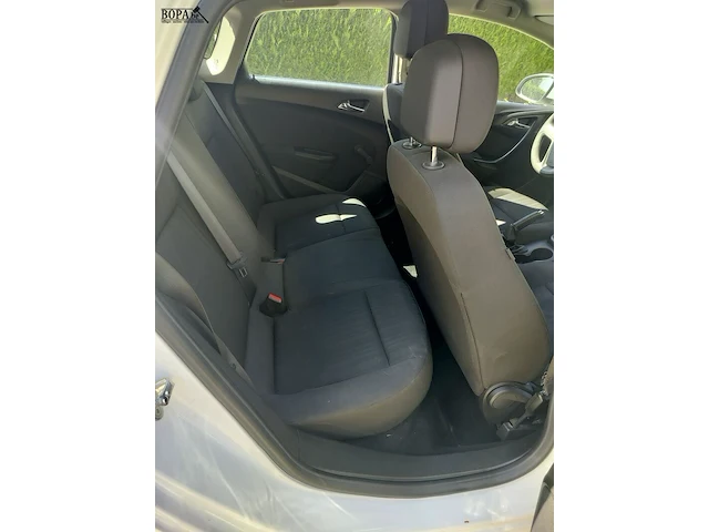 Lot 1 - opel astra (2014-chass.w0lpc6ew7eg009894) - afbeelding 28 van  30