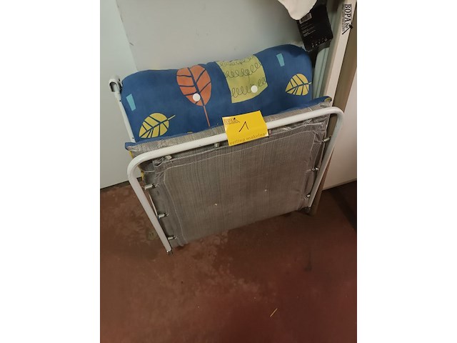 Lot 1 - opvouwbaar tuinbed met kussen - afbeelding 1 van  2