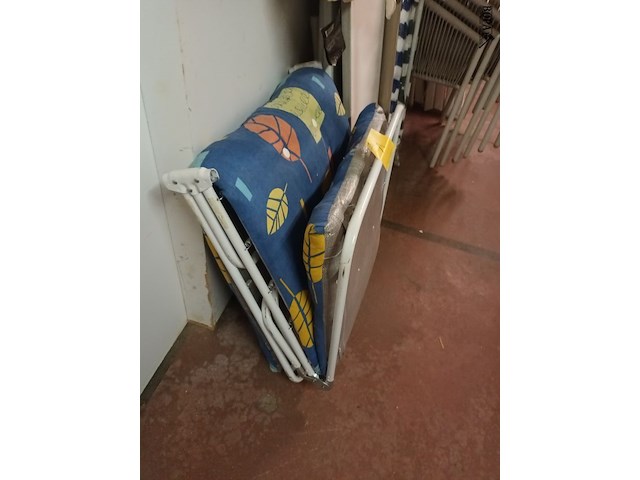 Lot 1 - opvouwbaar tuinbed met kussen - afbeelding 2 van  2